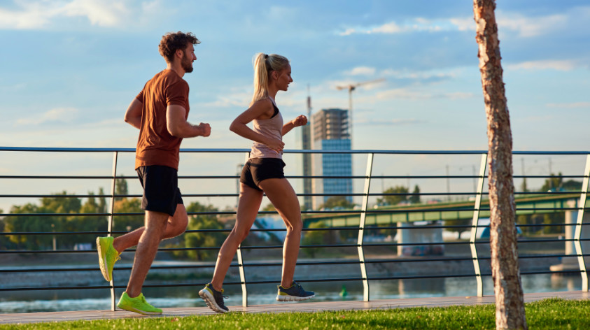 Junges Paar beim Joggen